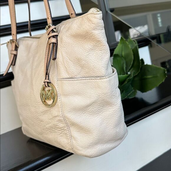 Michael Kors genuine leather pebble tote shoulder handbag, soft neutral, roomy - Picture 4 of 13